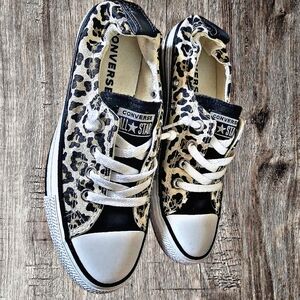 Converse all Star Size 8 Cheetah print